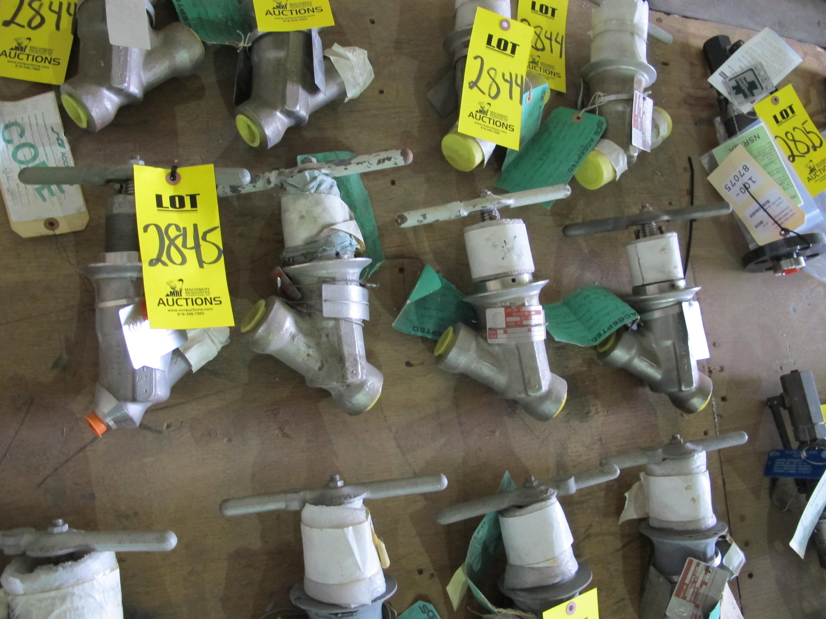 LOT (4) TO INCLUDE: (3) VALVE, GLOBE TYPE, 3/4" SIZE, 600 LB, 1030 LB/650 DEGREE F RATING, 316 SS MATERIAL, SOCKET WELD CONNECTIONS, SA182 SPECIFICATION, SCREWED YOKE STYLE, HARD FACED SEAT AND DISC, INCONEL DIAPHRAGM TRIM, PACKING SOFTGOODS, T-HANDLE OPERATOR. PAINT CODE N. PART # SC-D-9954X01-(2), (1) VALVE, GLOBE TYPE, 3/4" SIZE, 1500 LB RATING, 316 SS MATERIAL, BUTT WELD CONNECTIONS, SA182 SPECIFICATION, SCREWED YOKE STYLE, HARD FACED SEAT AND DISC, INCONEL DIAPHRAGM TRIM, PACKING SOFTGOODS, T-HANDLE OPERATOR. ANGLED CONSTRUCTION. PART # SC-D-9954BW8-(2) (W-51) LOADING & HANDLING FEE $15-